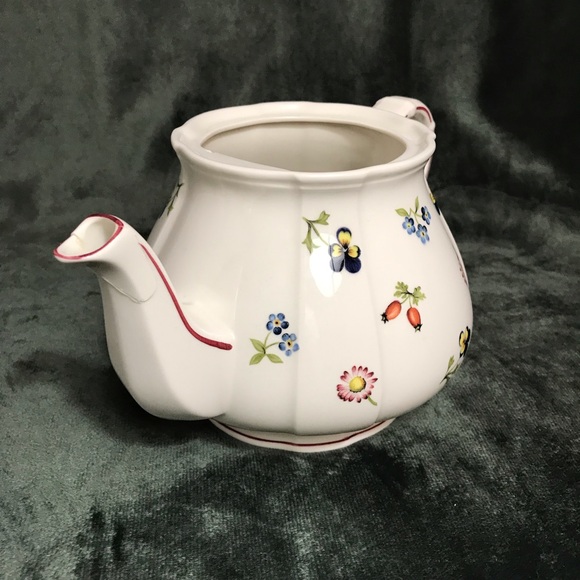 Villeroy & Boch PETITE FLEUR  Teapot NO LID. FIXED NOSE - Picture 2 of 16